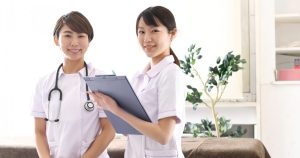 指定難病患者さんが施設に入所できる条件とは？年齢・費用・重症度の目安を解説