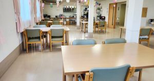 パーキンソン病に対応できる介護施設の雰囲気は？安心して暮らせる環境の選び方