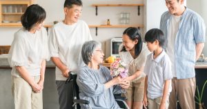 末期がん患者の家族が抱える心の負担：心理的な支援と相談窓口を解説